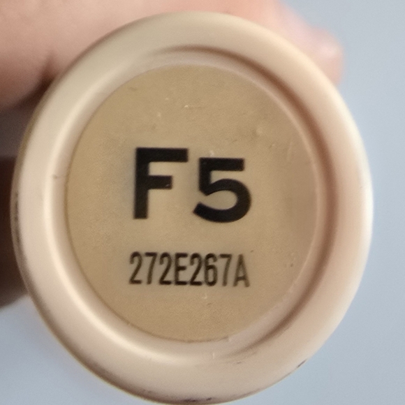 Makeup Revolution Fast Base Stick Foundation F5 New Sealed - Picture 4 of 4